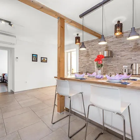 Apartment Suncani Krovovi